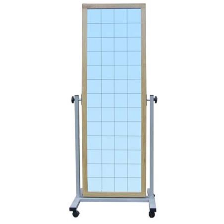 ESPEJO MÓVIL CON LUNA CUADRICULADA.