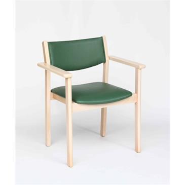 Sillón apilable con respaldo bajo en madera de haya. Tapiceria vinilica