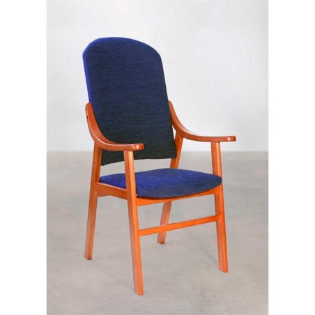 Sillón con respaldo alto fabricado en madera de haya Sillón con respaldo alto fabricado en madera de haya