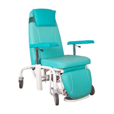 Sillón hospitalario con brazos de extracción