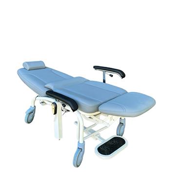 Sillón hospitalario eléctrico con reposapiernas y reposapies