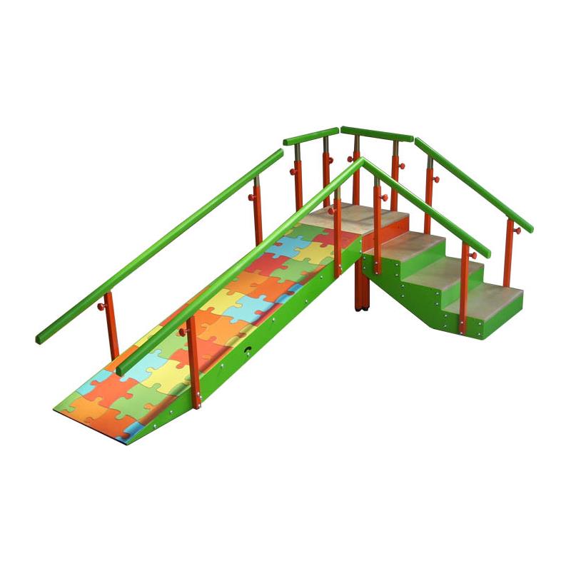 Escalera con rampa infantil de 4 peldaños y pasamanos