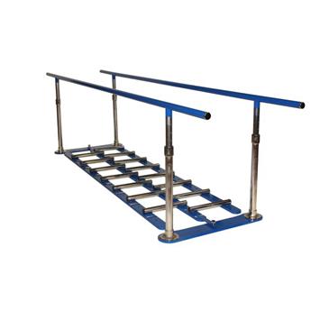 Barras paralelas con pista cuadriculada