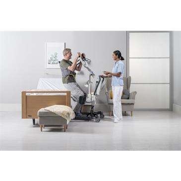 Grúa bipedestación Invacare Isa Plus 180kg con eslinga sentado. Talla M