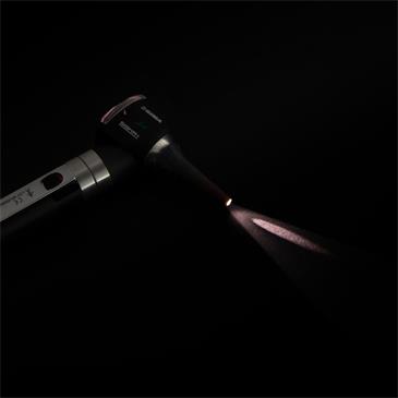 Otoscopio LED SIGMA-C color negro con estuche